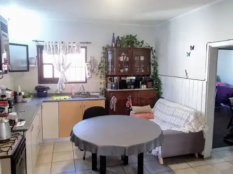 CASA DE PASILLO EN VENTA 2 DORMI PATIO ZONA NORTE