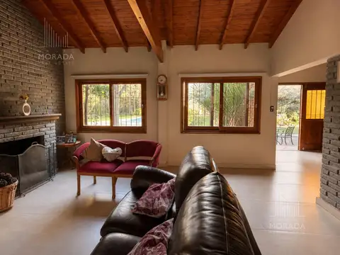 Casa 4 ambientes con 2 baños