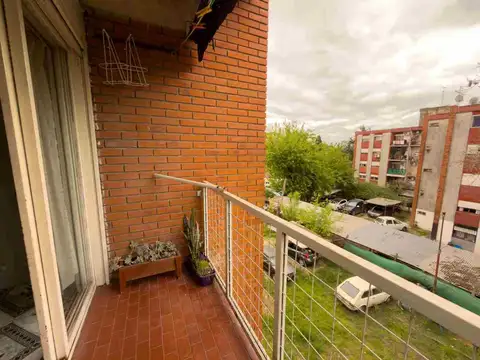VENTA DEPTO 5 AMB. EN GARIN C/COCHERA + BALCON