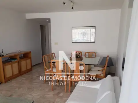 Apartamento en venta de 2 dormitorios frente al mar en Playa Mansa, Punta del Este