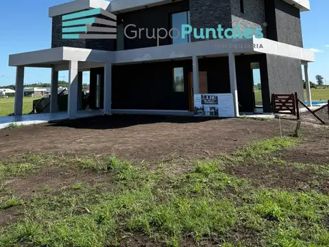 Casa moderna a estrenar en Barrio Lares de Canning sobre lote de 709 m2