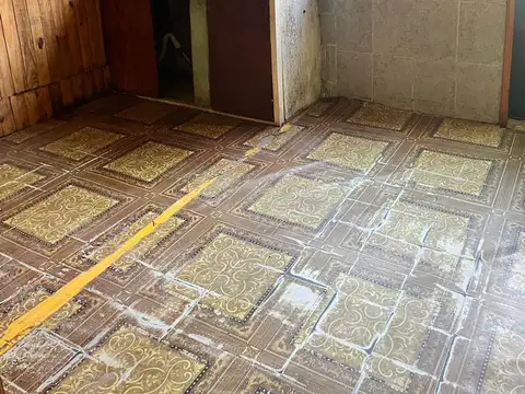 Casa 7 ambientes con 1 baño
