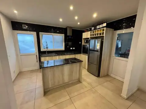 Casa 4 ambientes con 3 baños