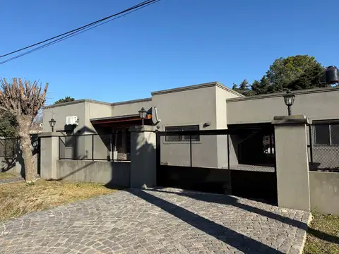 Venta. Casa 4 ambientes. con hidromasaje.  Parque Sakura. Exaltacion de la Cruz