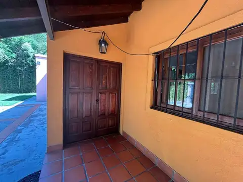 Casa  en Alquiler  Polvorines con pileta y parque