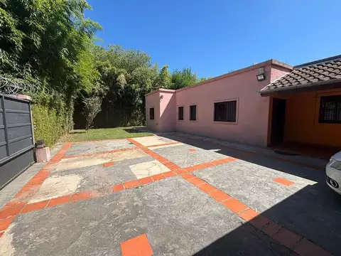 Casa 6 ambientes con 2 baños