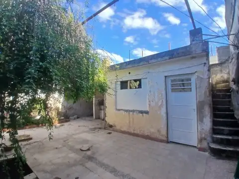 Casa 5 ambientes con 1 baño