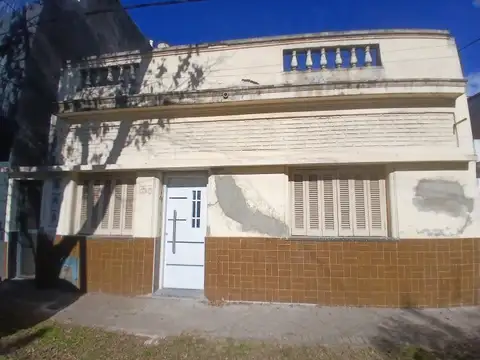 Casa de 2 Dormitorios  en Venta  Alberdi Oeste