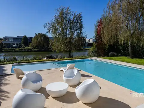 Casa 7 ambientes con 3 baños