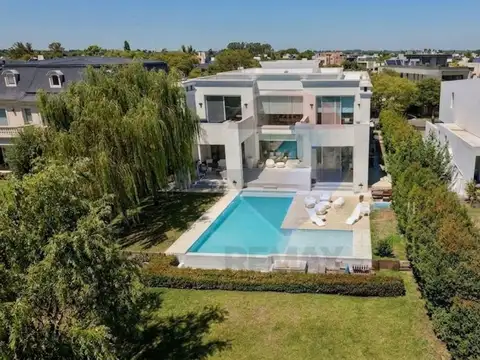 Casa en Venta 7 Ambientes en Barrio Golf Nordelta