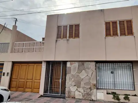 Venta casa 3 dormitorios B° Arizu, Godoy Cruz