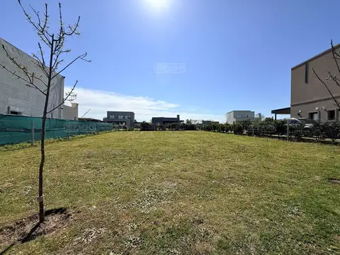 Pilar del Este Ruta 25 y Av Parque  en Barrio Santa Lucia 1100