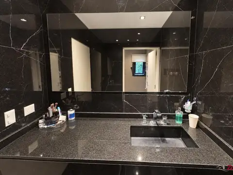 Moderna Casa en Olivos 2 dormitorios en suite RECICLADA