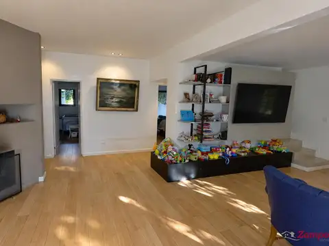 Casa 4 ambientes con 2 baños