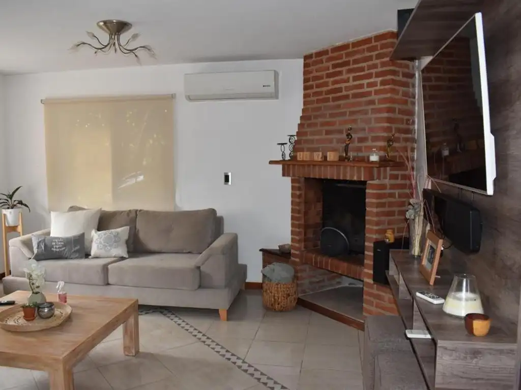 Casa en Venta - 4 dormitorios - USD 280.000