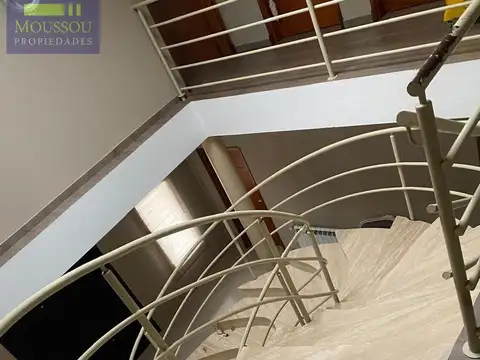 Casa 7 ambientes con 6 baños