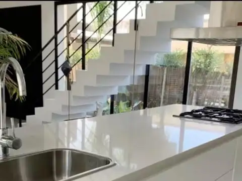 Casa 4 ambientes con 3 baños