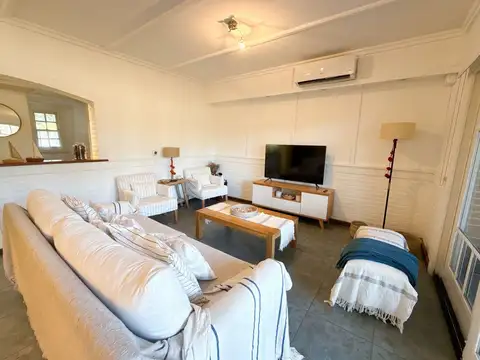 Avenida Enrique Shaw 1700