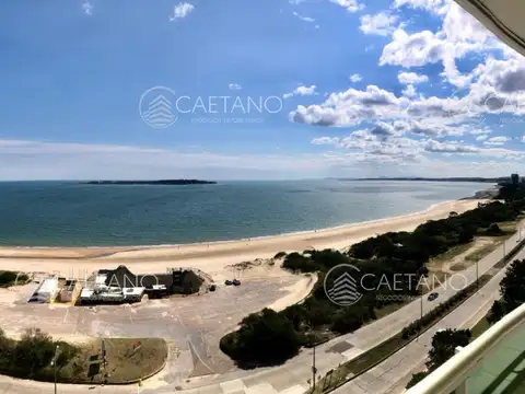Venta apartamento 3 dormitorios + servicio. Playa mansa, Punta del Este 