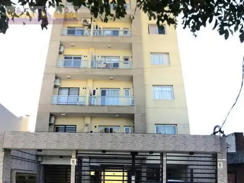 Departamento 2 ambientes con cochera - Caseros