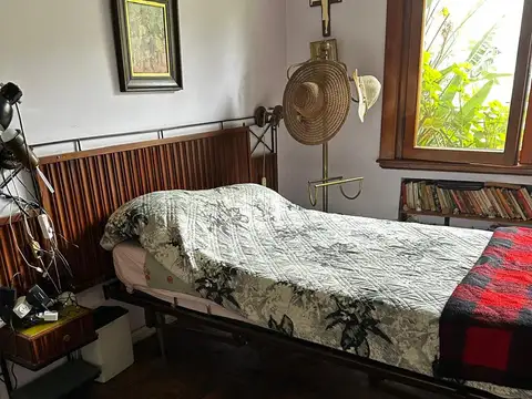 Casa 9 ambientes con 2 baños