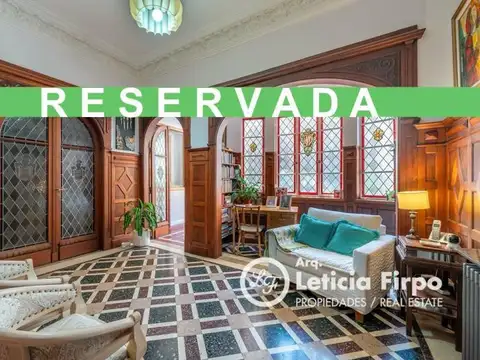 Hermosa Casa de estílo, integramente reciclada con patios y terraza.