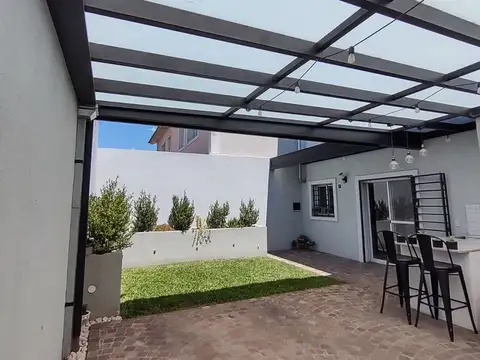 Depto Tipo Casa en Venta con 2 cocheras