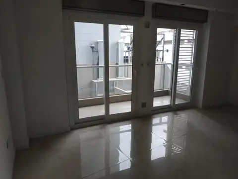 Contrafrente con balcón, excelente calidad, amenities