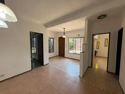 Casa 3 ambientes con 1 baño