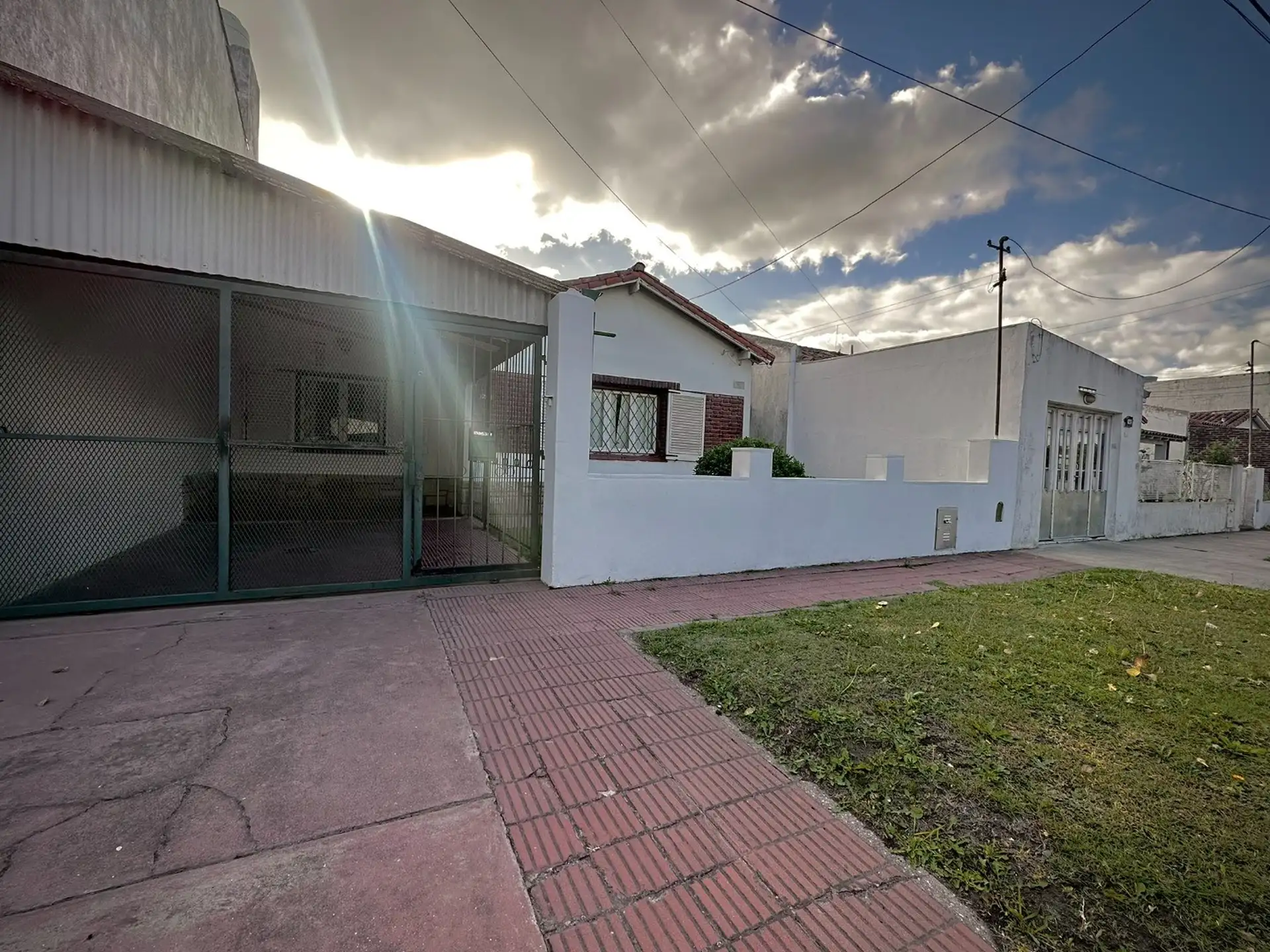 Chalet de 4 Ambientes - Impecable Estado - Barrio 180