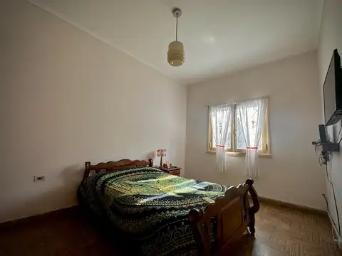 Chalet de 4 Ambientes - Impecable Estado - Barrio 180