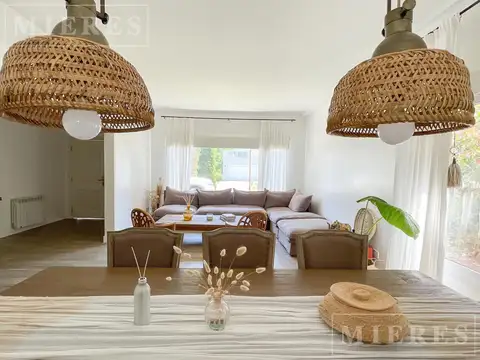 Casa 8 ambientes con 7 baños