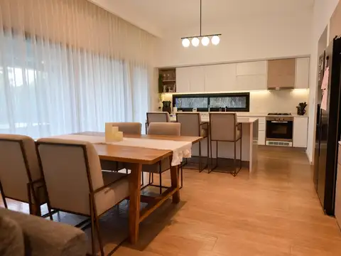 Casa Monoambiente con 4 baños
