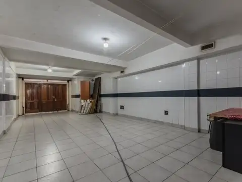 Casa en Venta con 3 cocheras