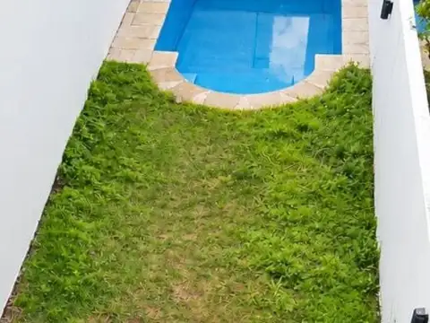 Oportunidad TRIPLEX!!! 5 AMB con PISCINA Y COCHERAS en Pque Chacabuco!!