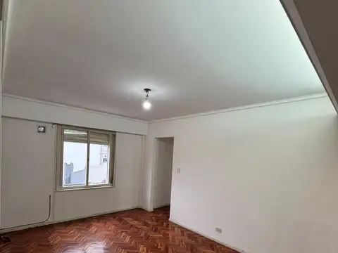 Dos Ambientes , Trelles 1050  Piso 3° Esquina Gaona  a 100 metros Plaza Irlanda