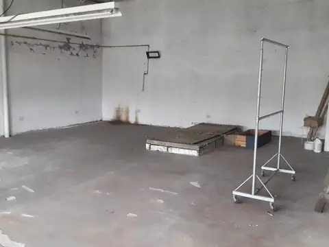 VENTA LOCAL SOBRE AVENIDA - LANÚS - A MTS ESTACIÓN