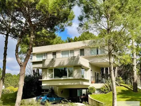 Casa en venta - 6 Dormitorios 5 Baños - Pinamar
