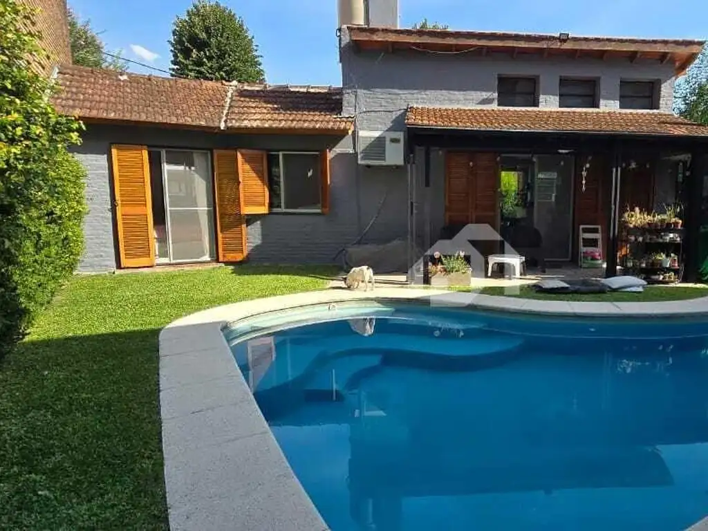Casa en venta en Los Troncos 100