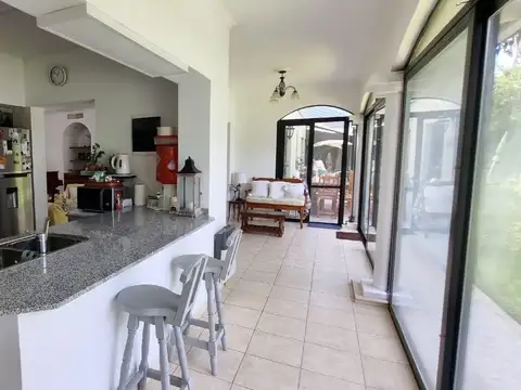 Casa en Venta con 2 cocheras