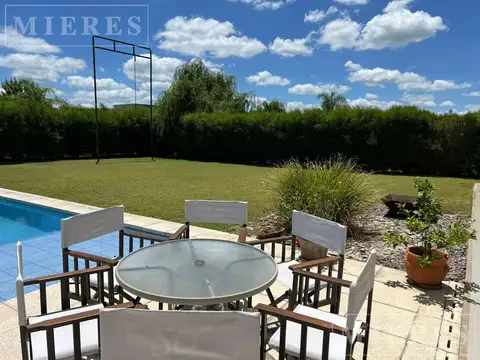 Casa en Venta con 4 cocheras