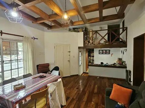 Casa 5 ambientes con 2 baños