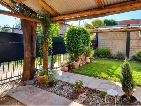 OPORTUNIDAD CASA DE 4 AMBIENTES CON JARDIN Y PILETA