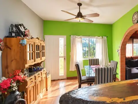OPORTUNIDAD CASA DE 4 AMBIENTES CON JARDIN Y PILETA
