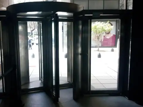 MAIPÚ 116. Piso 7°.
