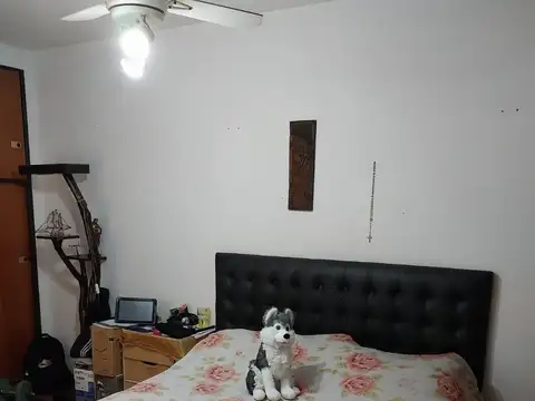 CASA EN ESQUINA DE 4 AMBIENTES CON PATIO/ COCHERA CUBIERTA/ TERRAZA Y QUINCHO