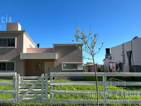 Casa en Dos Plantas En Venta En Colon Entre Ríos.   