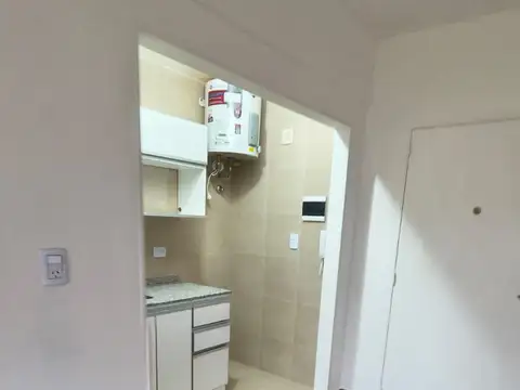 VILLA DEL PARQUE- MONOAMBIENTE AL FRENTE-APTO PROFESIONAL -TODO A NUEVO 
