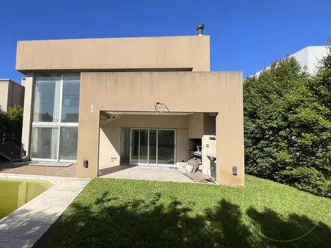 Casa en Venta con 4 cocheras