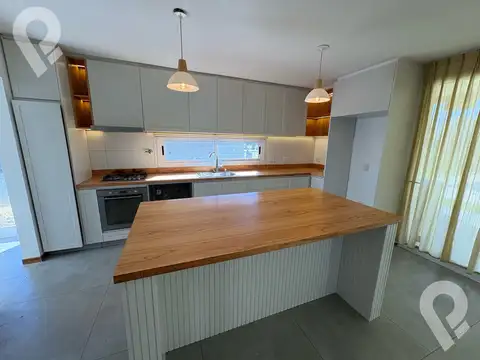 Casa 5 ambientes con 3 baños